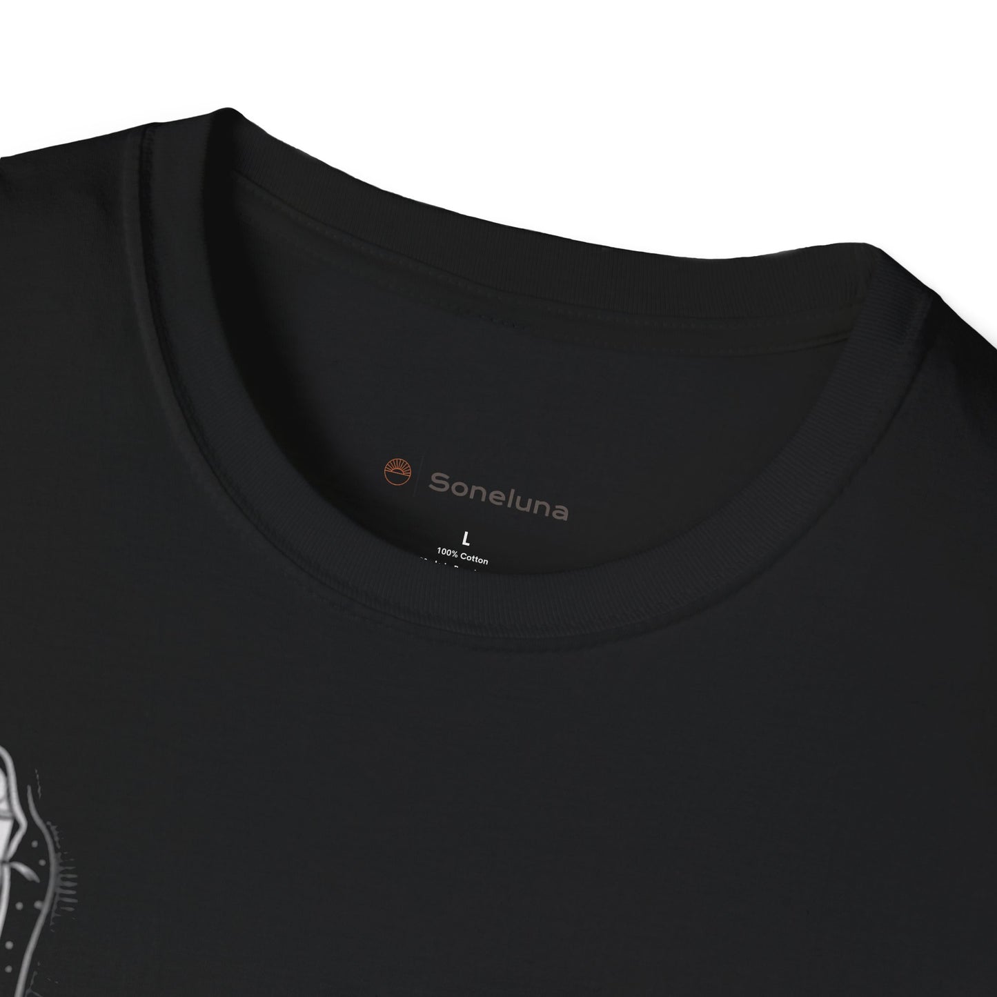 Virgen de Soneluna Tee