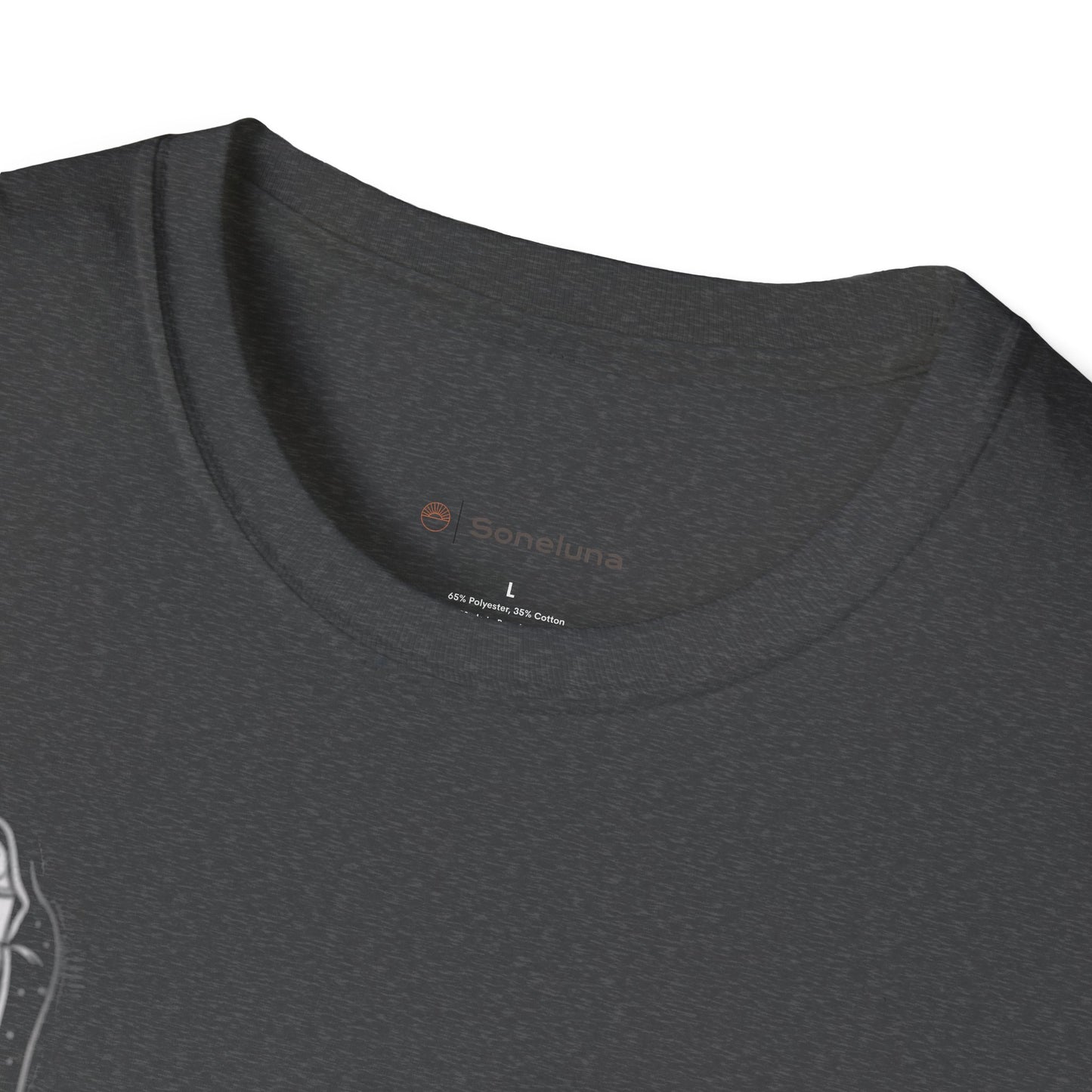 Virgen de Soneluna Tee